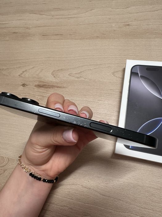 iPhone 16 pro IDEALNY STAN