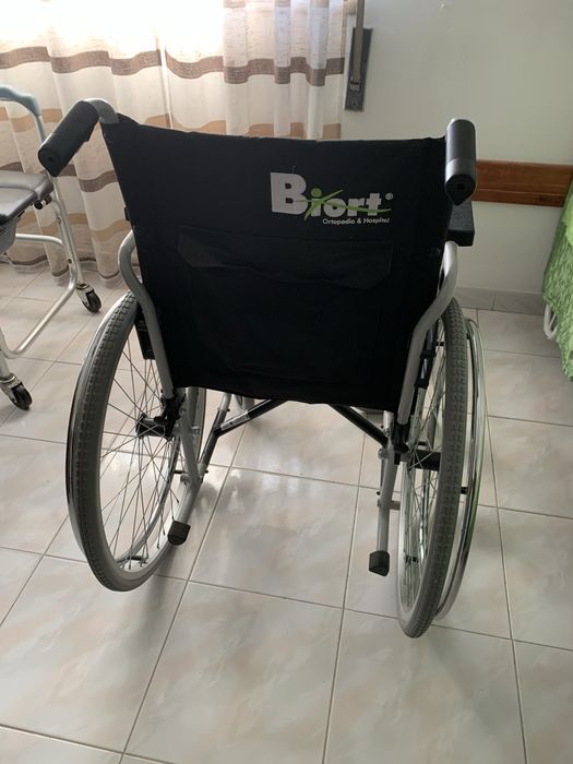 Cadeira de rodas Biort c/ almofada