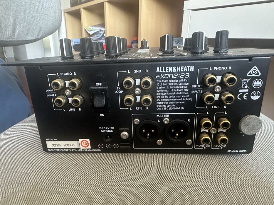 Mesa mistura Allen Heath Xone 23