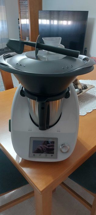 Bimby TM5 com todos os acessorios. Excelente estado. Tem 2 tampas