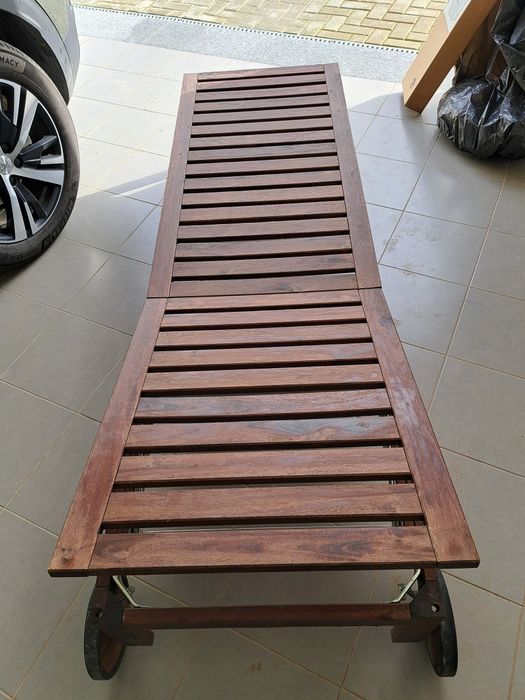 Espreguiçadeira de madeira