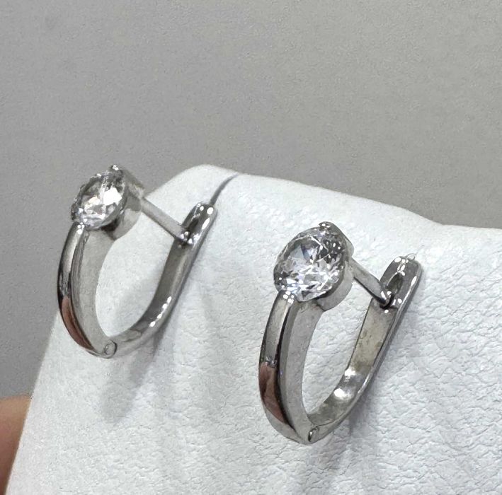 Сережки з камінням із білого золота