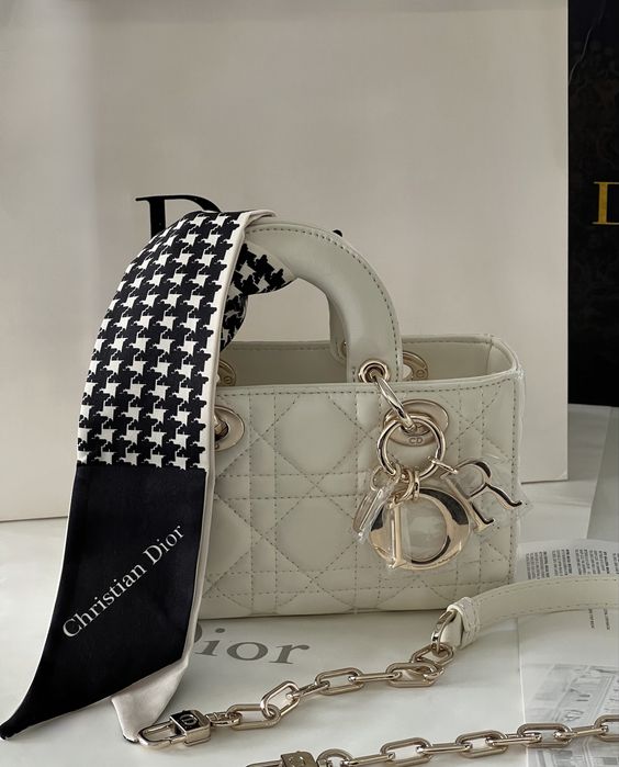 Сумочка Lady Dior mini