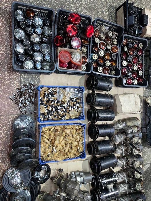 Стартера, генератори, трамблери, свічки, ремні, уплотнителі Зіл 157