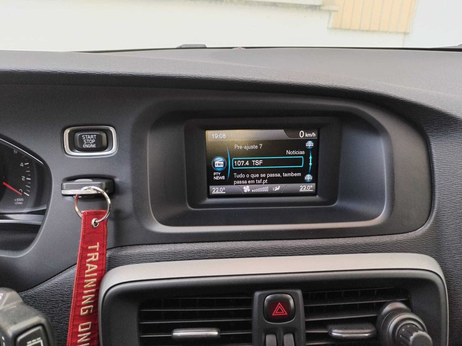 VOLVO V40 D3 Impecável