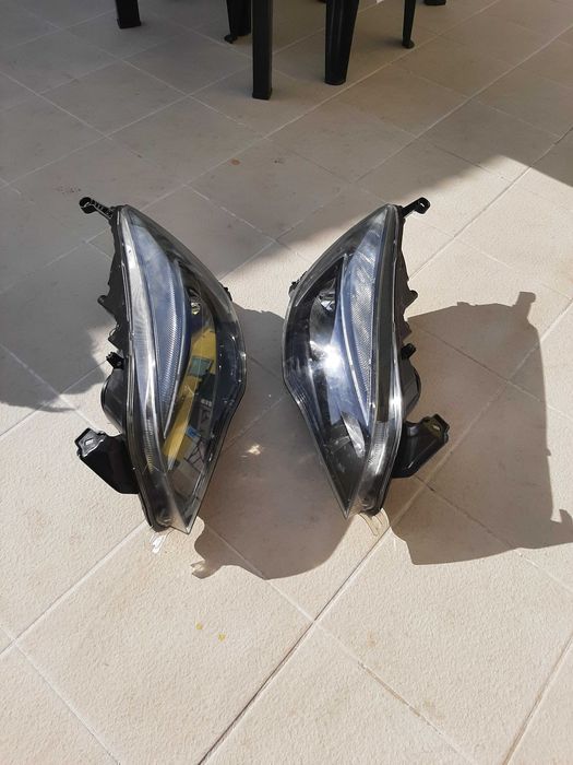 Dois faróis da frente opel Astra semi novo 2014