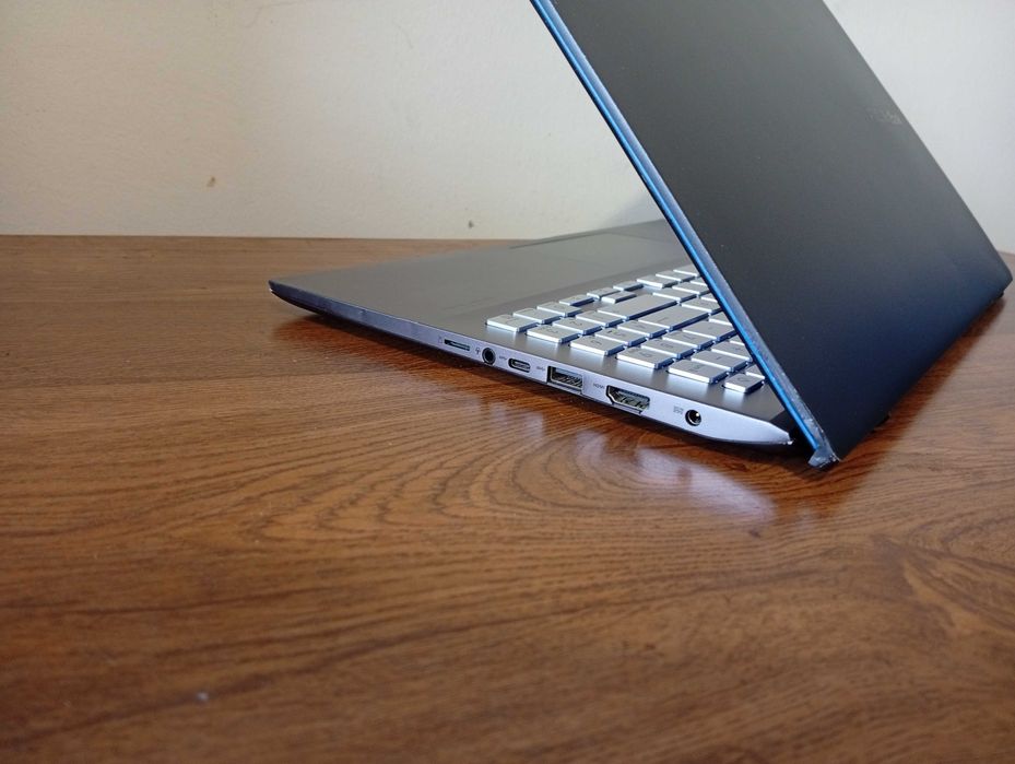 Asus Vivobook X531F i5 8265U + 2 Gráficas + 12GB RAM + SSD