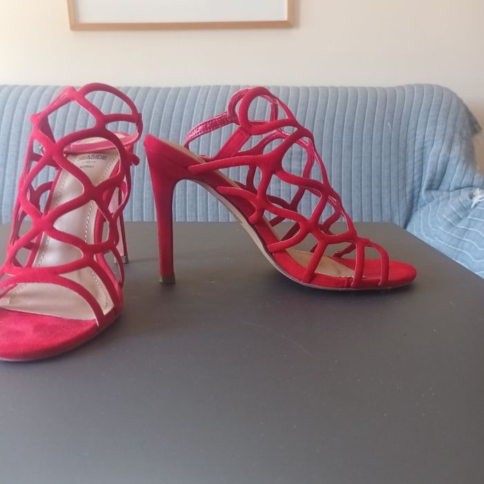 Sandálias vermelhas salto