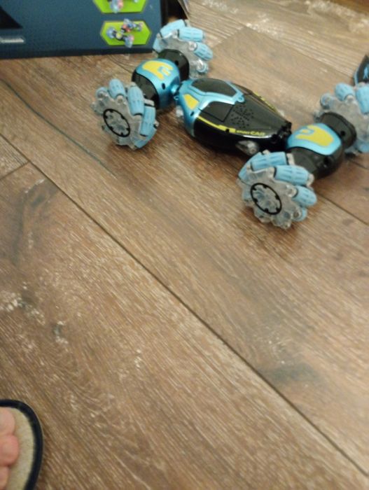 Продам ігрову машинку на пульті