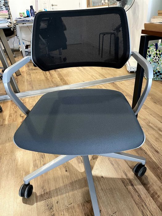 Mobiliário e Equipamento de Escritório – iMac, Cadeiras, Mesas