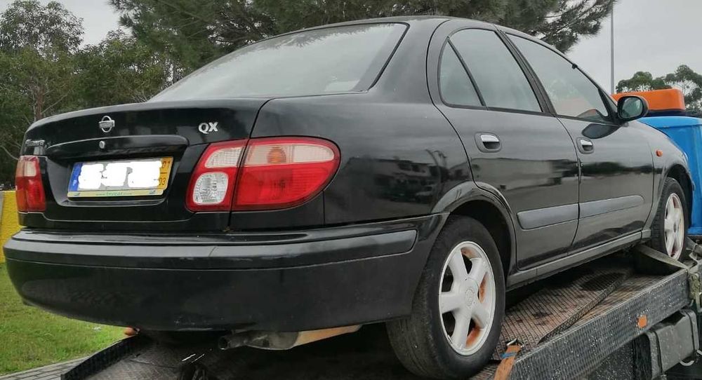 Carro Nissan Almera 1.5 de 2001 para peças