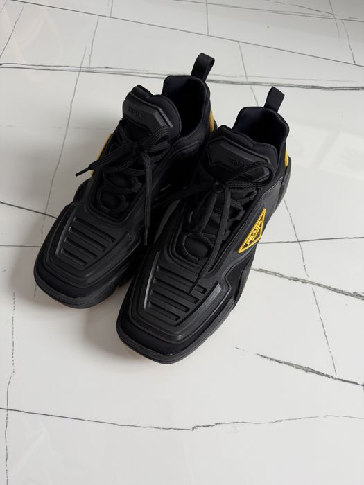 Продам мужские кроссовки prada