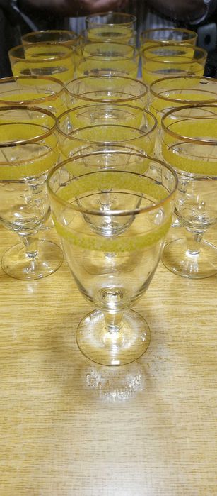 Бокали, напилення ефект "бите скло".Золота полоса