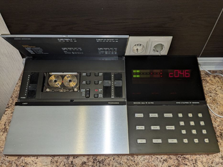 Продам Bang & Olufsen BeoCord 8004