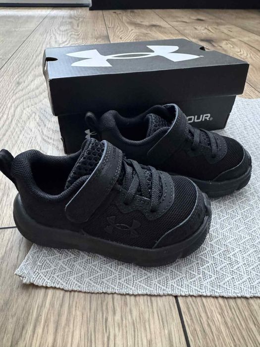 Under Armour Nowe Buty Dziecięce r. 21 rzepy BLACK Assert 10 AC