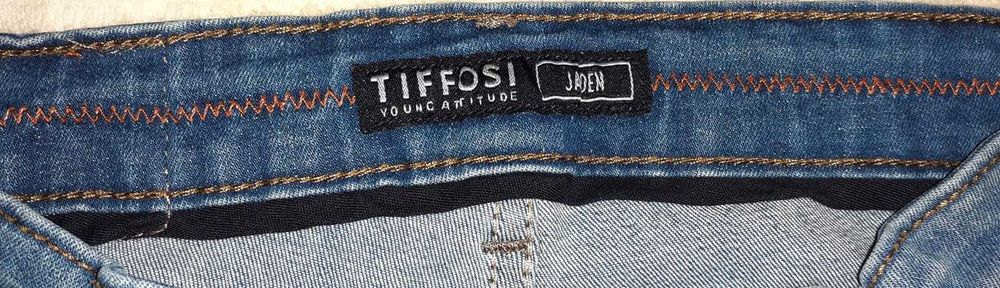 Calças de ganga para rapaz da Tiffosi, tamanho 140cm