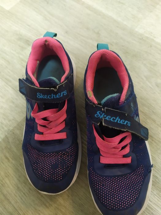 Кросівки дівчинці Skechers 31 розмір дефекти