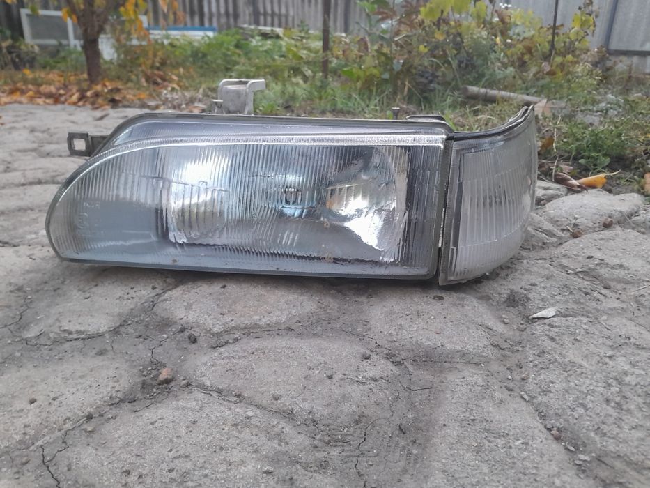 фара toyota corola e90