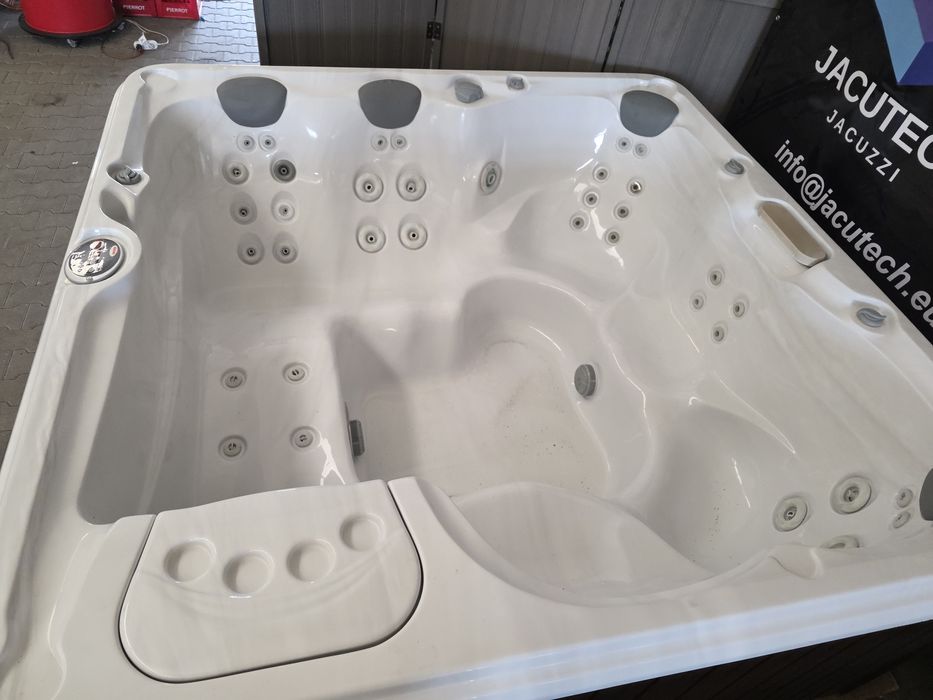 jacuzzi dzakuzi ogrodowe caloroczne 210x210 cm taras ogrod