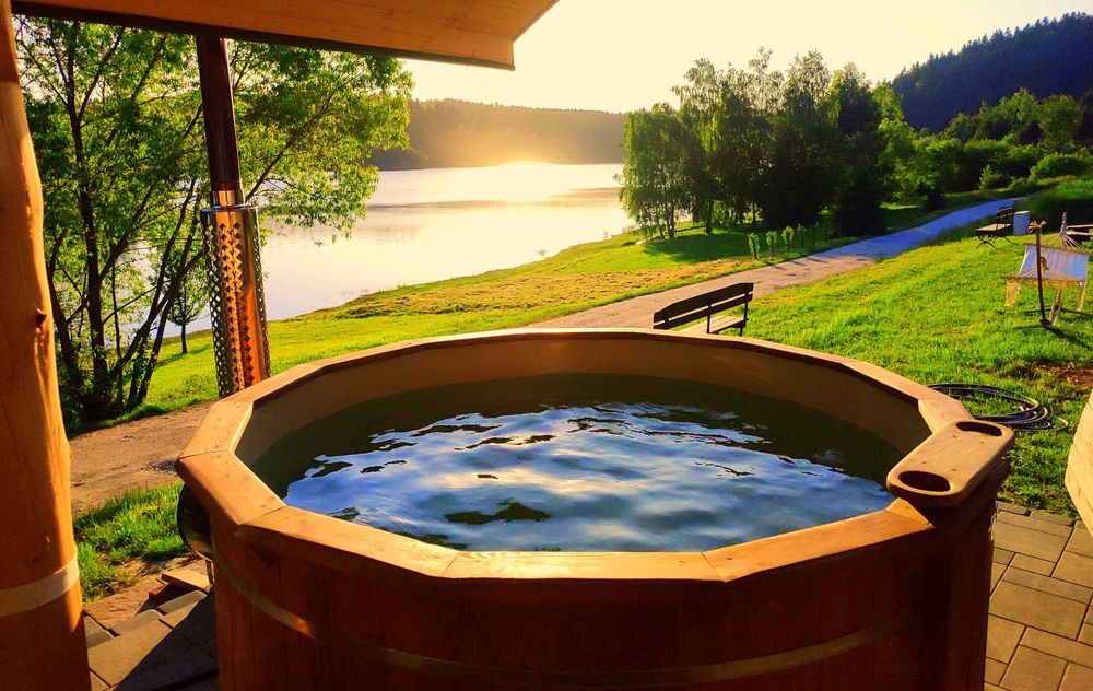 Domek z jacuzzi Solina Zawóz | Domki w Bieszczadach | prywatna plaża