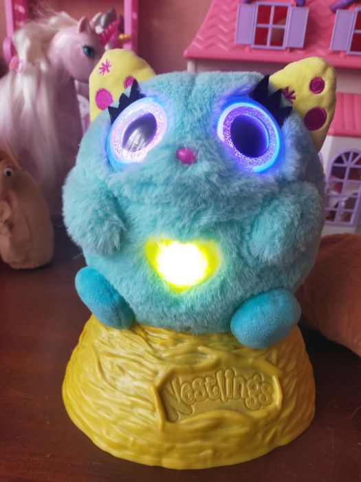 Boneco Interativo Nestlings