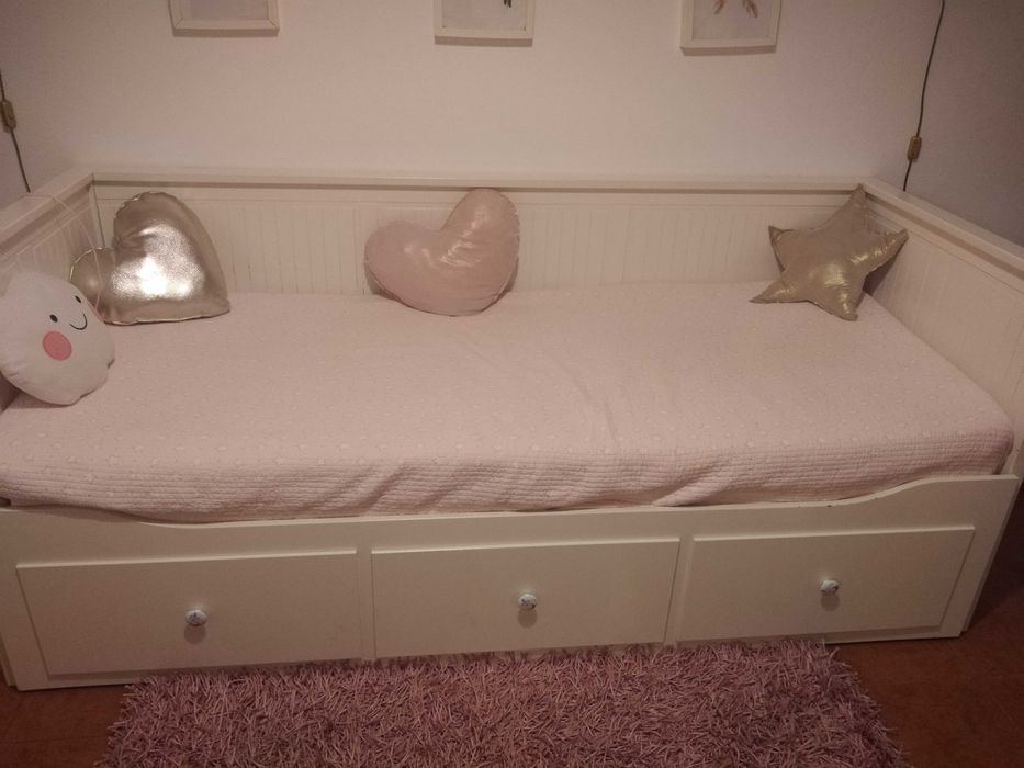 Cama de solteiro /casal com 2 colchões