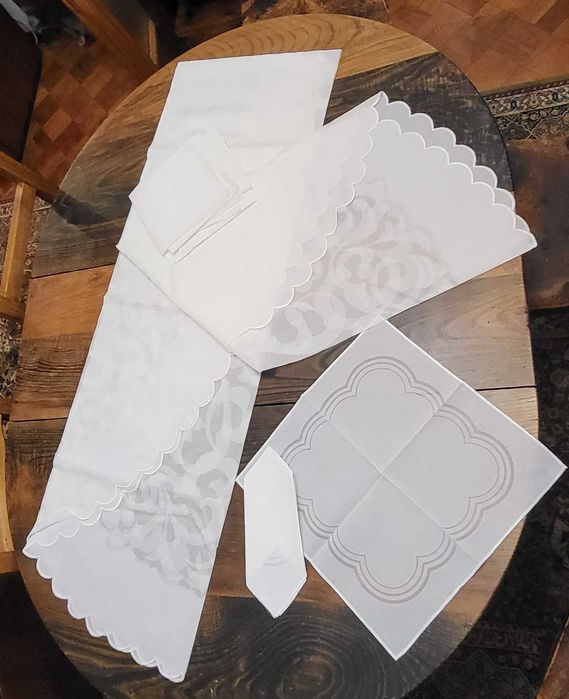 Conjunto de Toalha de mesa e 12 guardanapos - muito antigos