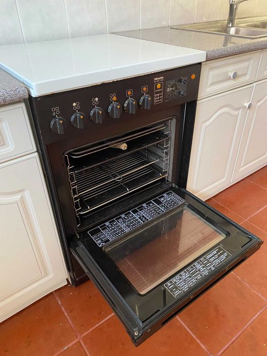 Fogão Miele elétrico com forno