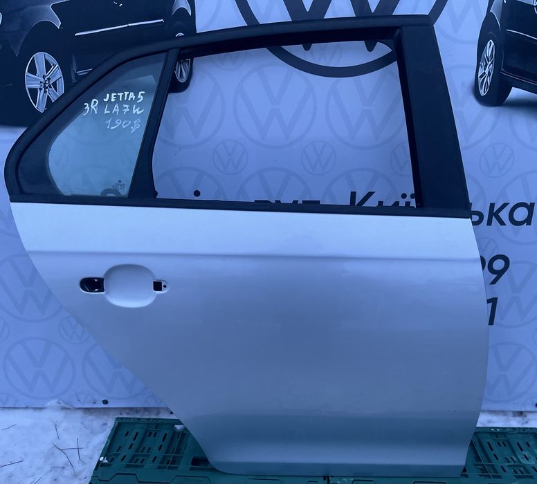 Задня права дверка Jetta 5 седан LA7W задняя дверь Джетта 5 сіра