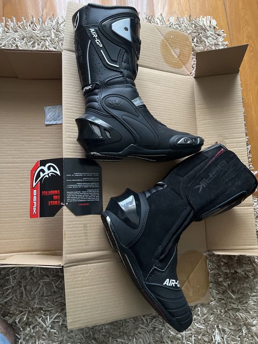 Botas de moto n.41 como novas sem uso