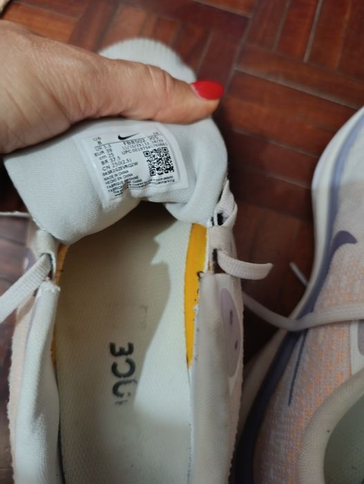 Sapatilhas nike com pouco uso