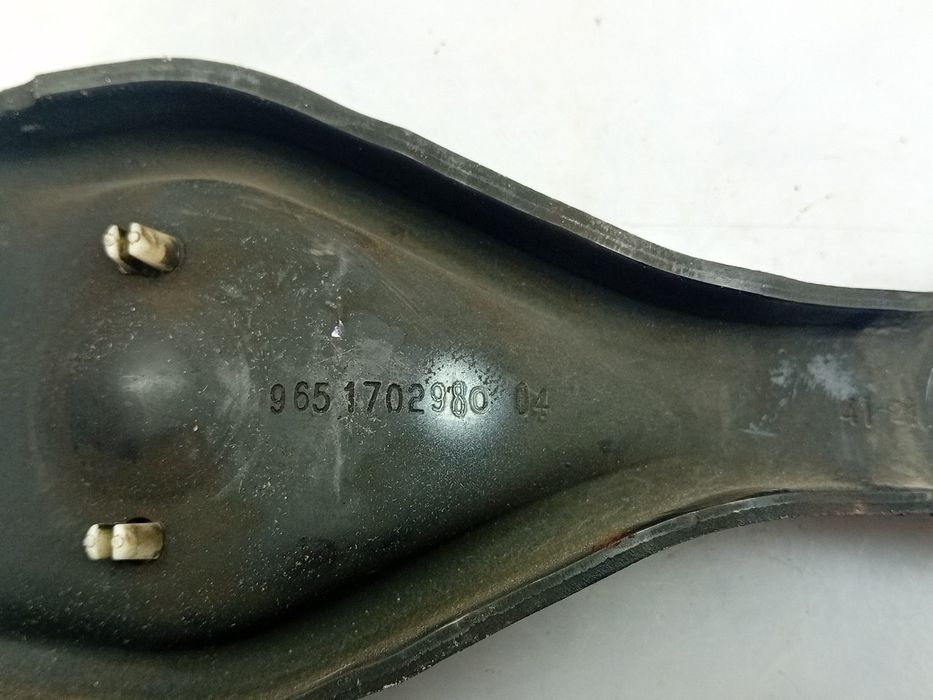 Apoio da caixa PEUGEOT 208
