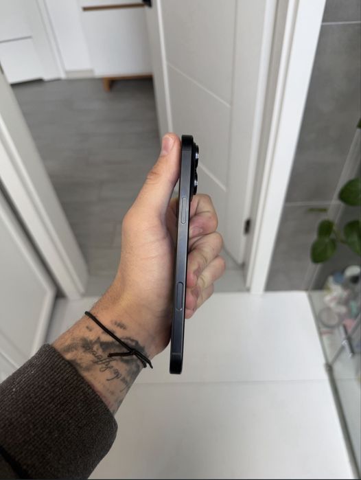 Продам или обменяю iPhone 16 pro max 256gb