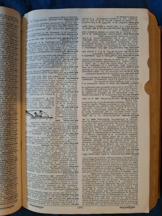Livro dicionário inglês de 1960 "The World Publishing Company"