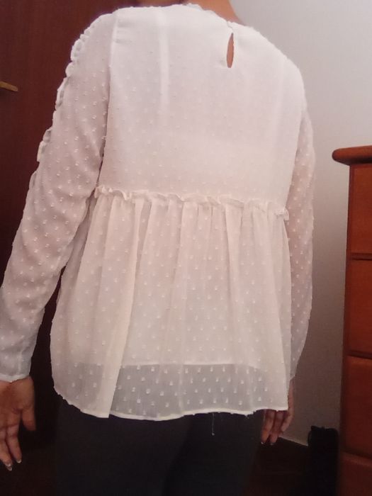 Blusa com tecido fresco e flores