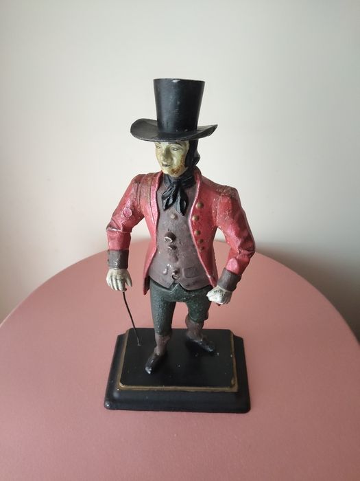 Estatueta tipo clock seller