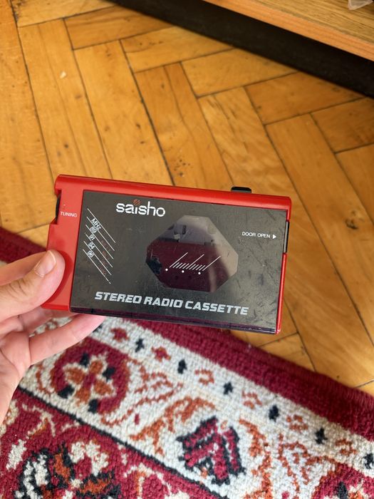 Walkman Saisho czerwony / Odtwarzacz kaset + Radio / Retro lata 80 90 / SPRAWNY
