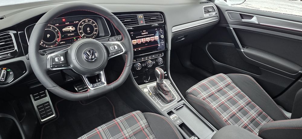 Volkswagen Golf 2.0  VII GTI 245KM
Bezwypadkowy   Jak nowy