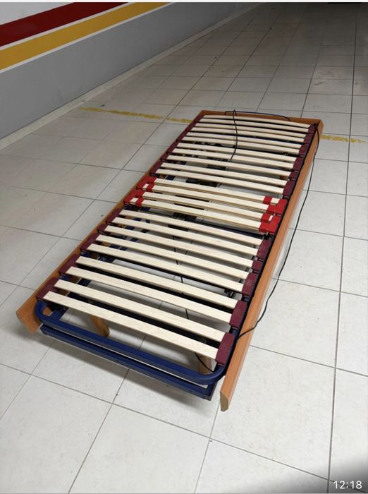 Cama eletrica articulada em bom estado!! Venda urgente!