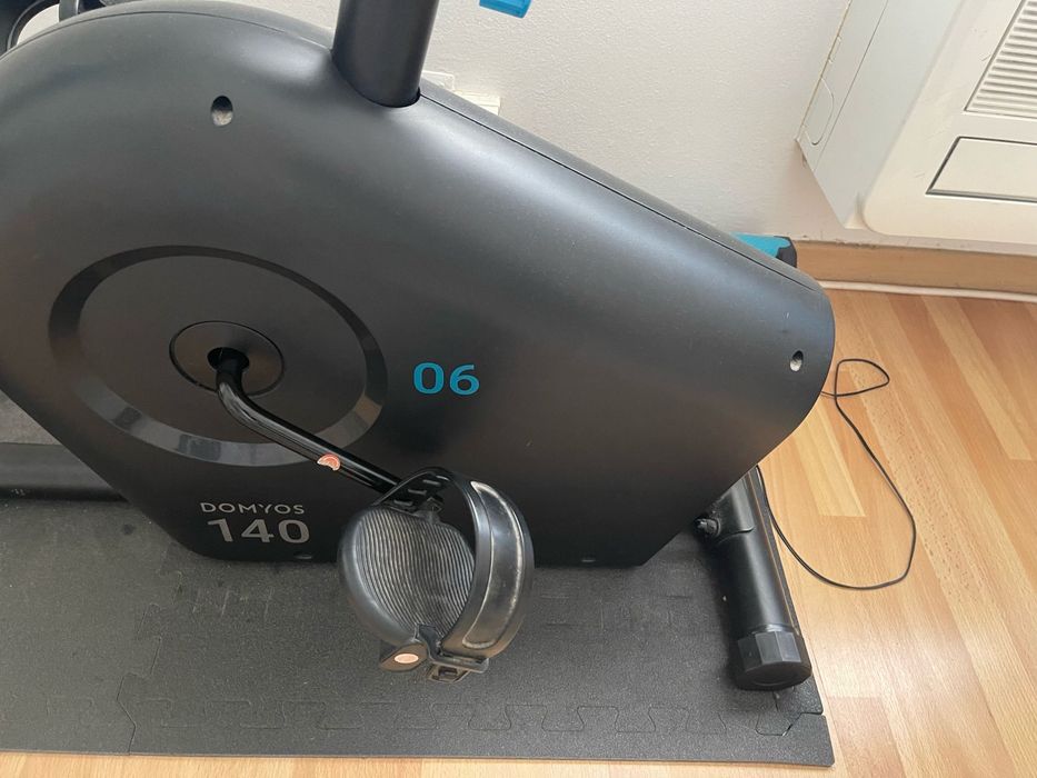 Bicicleta Estática e Banco de Flexōes/musculação