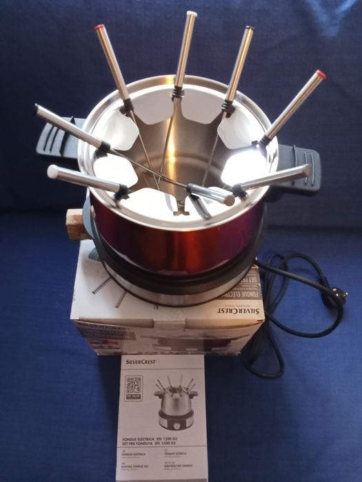 Fundeo eléctrico, novo, nunca foi usado, contêm  espetos