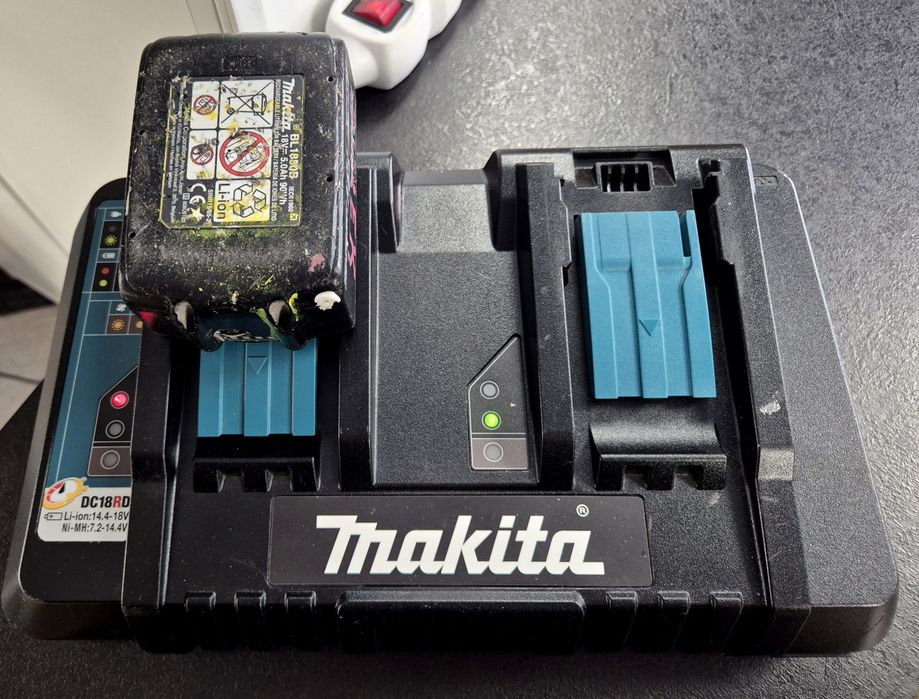Ładowarka podwójna MAKITA DC18RD, Komis Jasło Czackiego