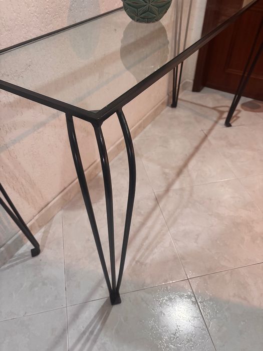 Mesa com tampo de vidro como nova
