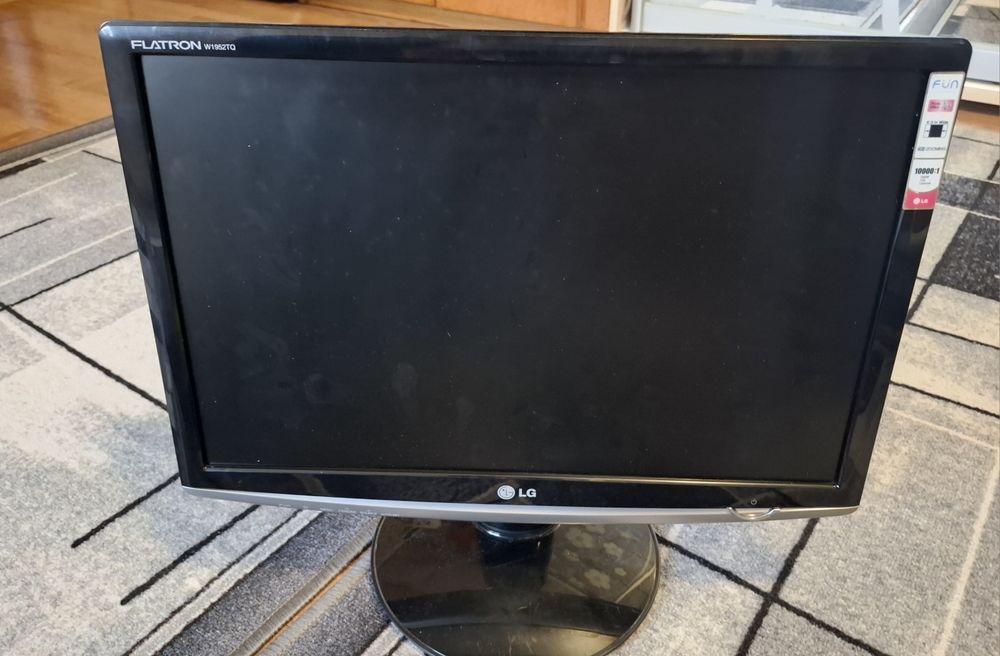 Монітор LG Flatron W2252TQ