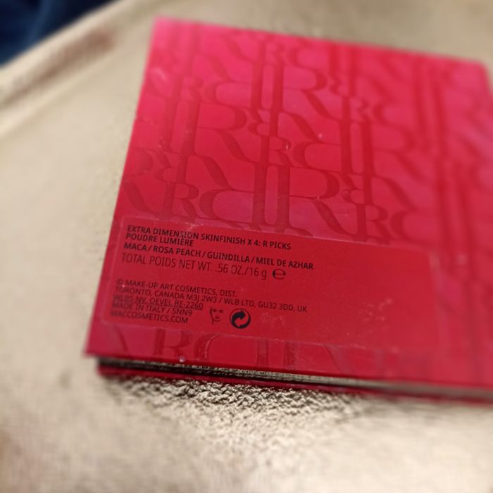 MAC rozświetlacz Aute Cuture Starring Rosalia Extra Dimension