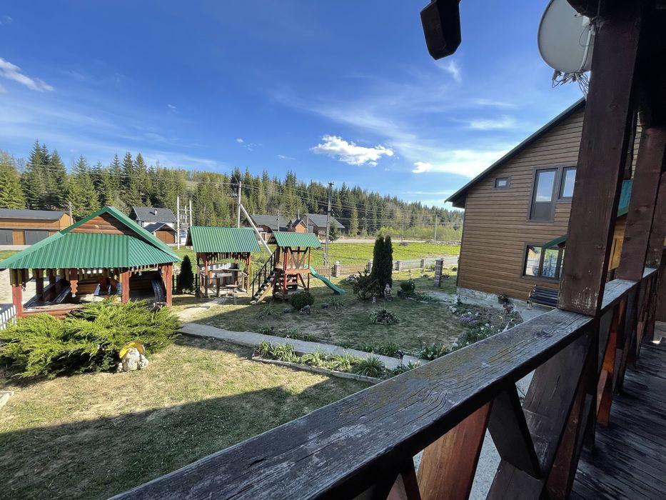 Оренда котеджу  “Carpathian dew” на 8-10 осіб у Карпатах!