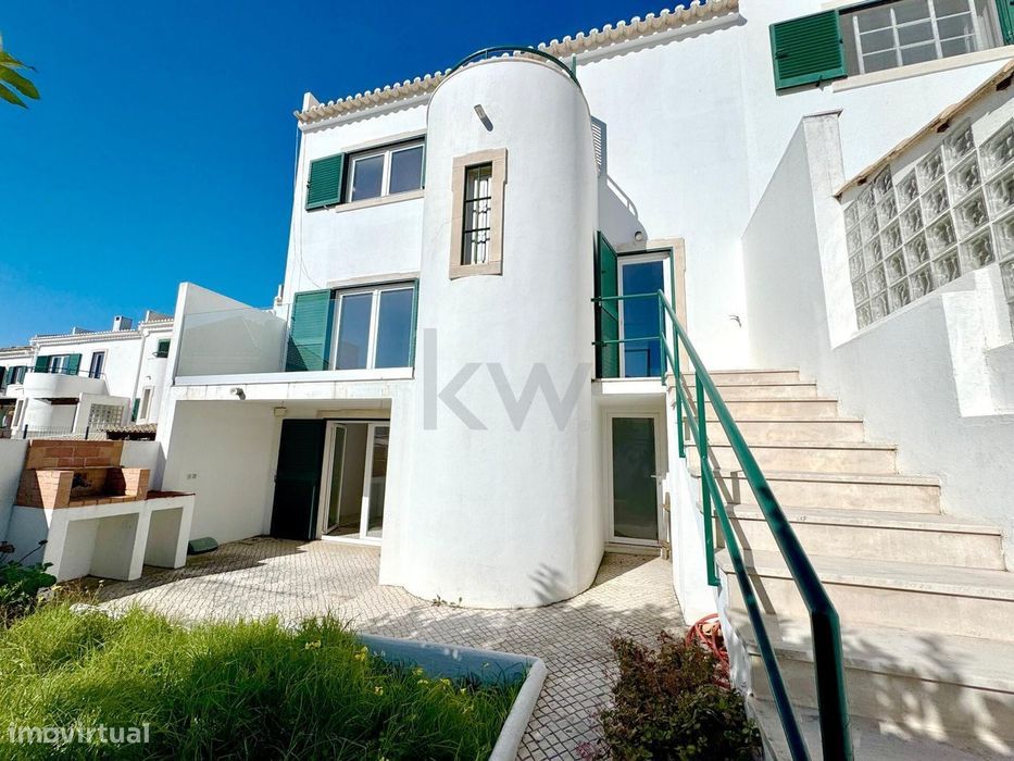 Para Venda | Moradia T3+1 geminada com Jardim | na Várzea de Sintra na