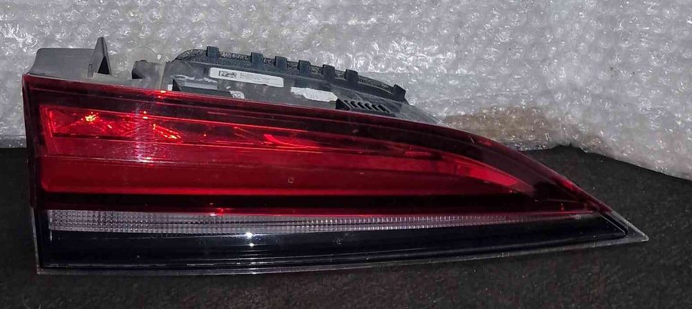 Farolim da Mala Esquerdo 657945307A - SKODA SCALA