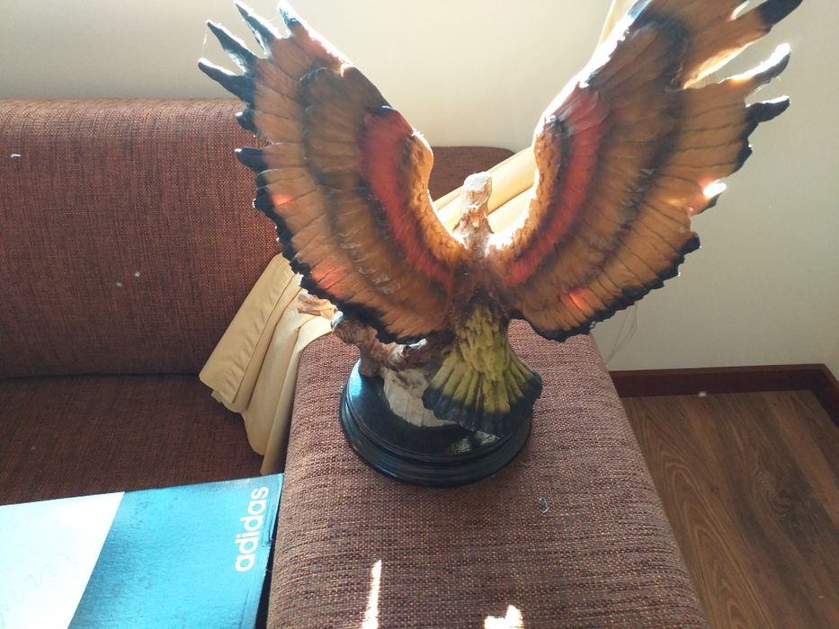 Estátua em marfinite tratada  da ÁGUIA DO SLB para colecionadores boni