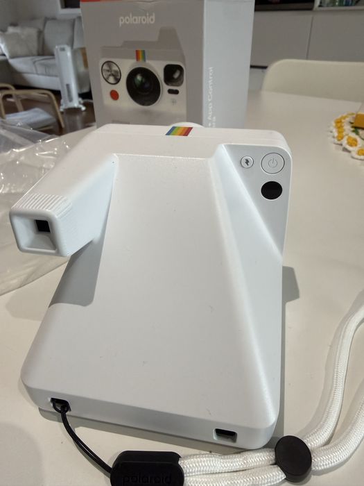 Polaroid Now+ Branca – Nova (usada só 3 fotos)